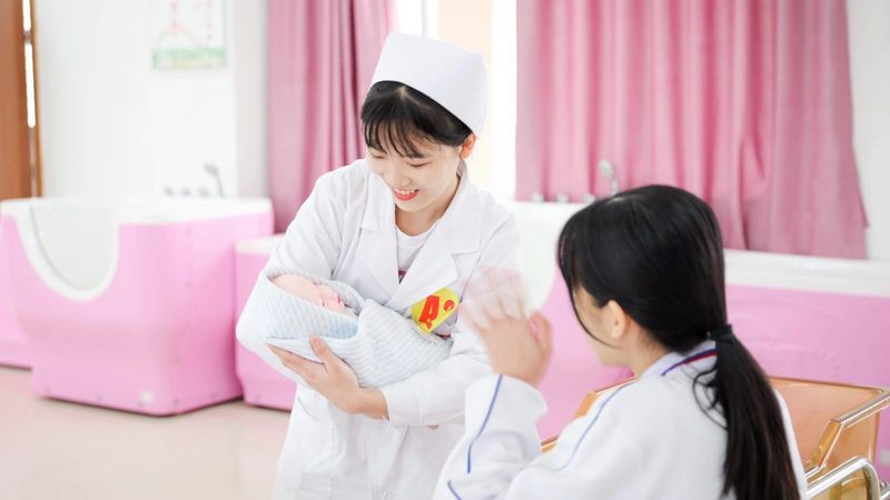 广州宝宝游泳馆泳池材质大揭秘：安全与舒适的平衡之道